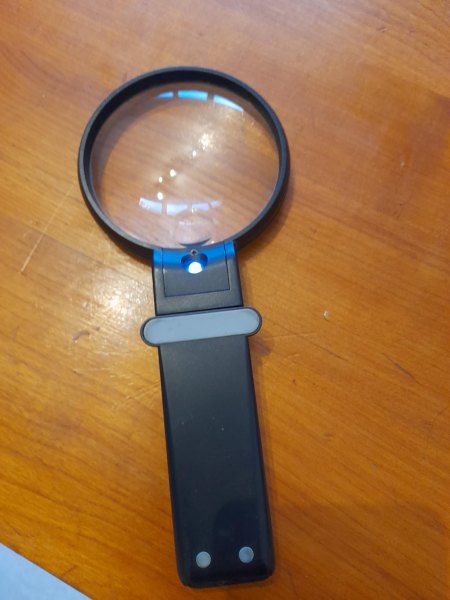 Loupe de lecture &agrave; &eacute;clairage led