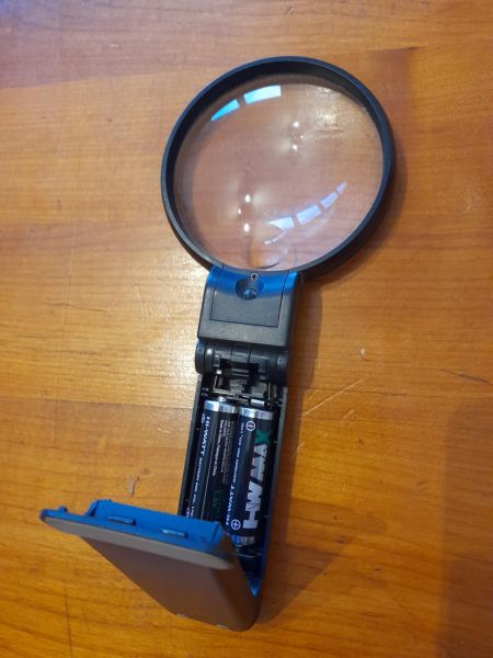 Annonce Loupe de lecture &agrave; &eacute;clairage led