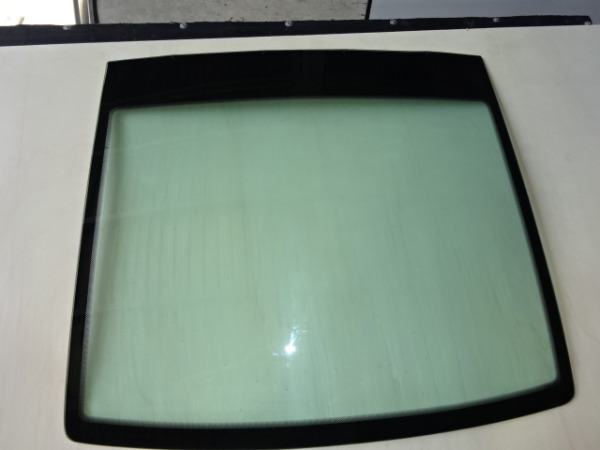 Lunette arri&egrave;re bugatti eb110