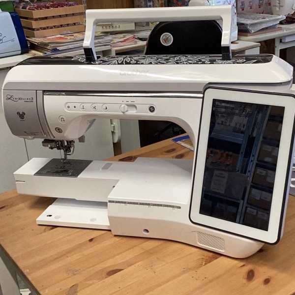 Machine polyvalente brother luminaire innov-is xp3