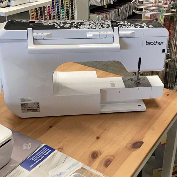 Machine polyvalente brother luminaire innov-is xp3 pas cher