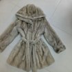 Manteau en vison a capuche et ceinture