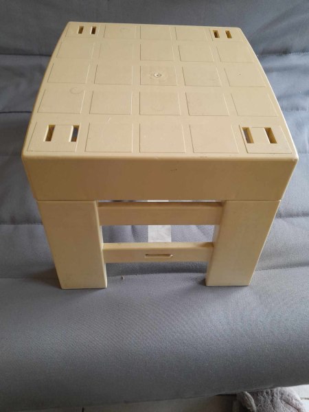 Marche pied pliable en plastique - vintage