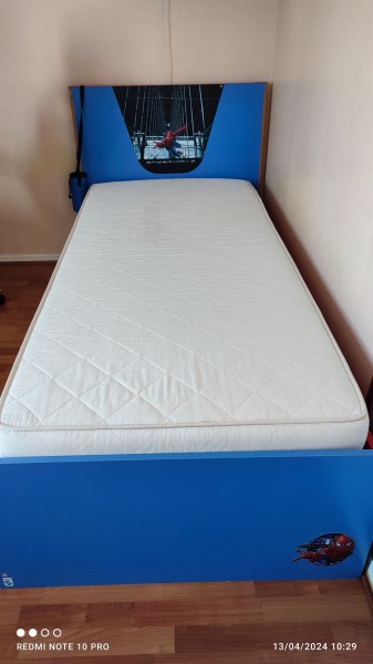 Matelas mousse ecru 90x200 encore disponible