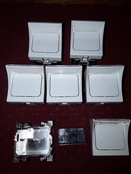 Prise aco blind&eacute;e legrand r&eacute;f: 742 40 rj45 cat 5