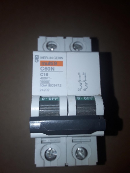 Merlin gerin 24202 disjoncteur modulaire multi 9 -