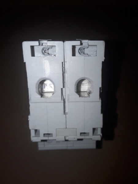 Annonce Merlin gerin 24202 disjoncteur modulaire multi 9 -