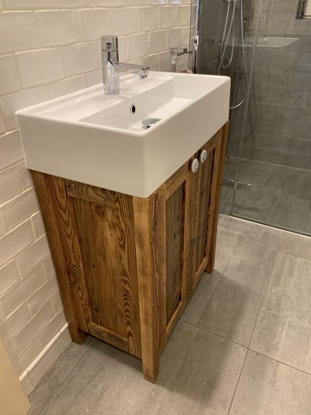 Meubles de salle de bain en vieux bois