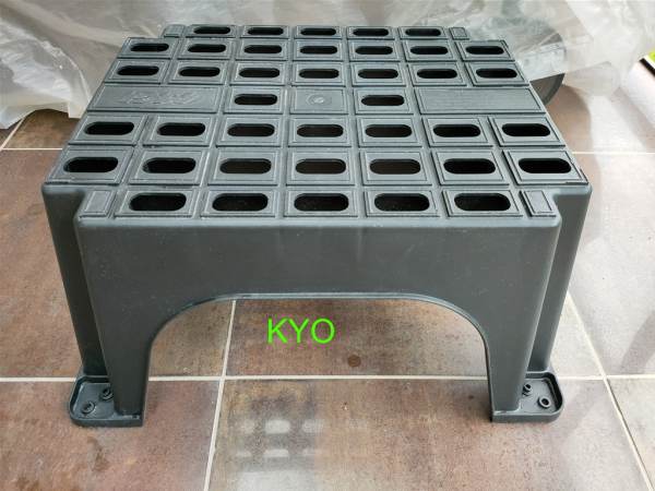 Annonce Mgi marchepied simple 1 marche noir gris plastique