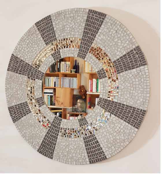 Miroir en mosaique &laquo; soleil gris &raquo;