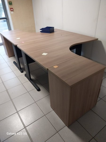 Mobilier de bureau et matériel bureautique