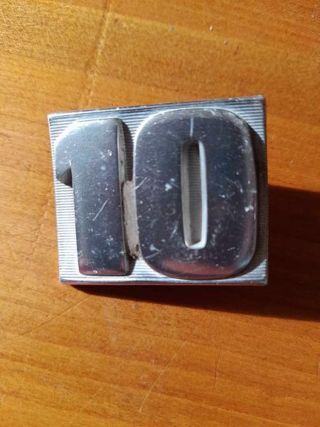 Monogramme , logo , insigne renault 10