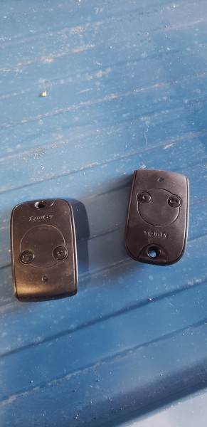 Moteur de garage somfy et t&eacute;l&eacute;commande pas cher