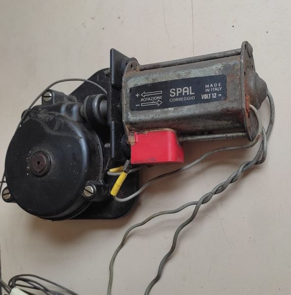 Moteur de vitre droite ferrari dino 246-308gt4 pas cher