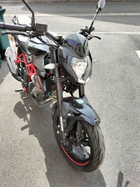 Moto 125cc benelli bn125