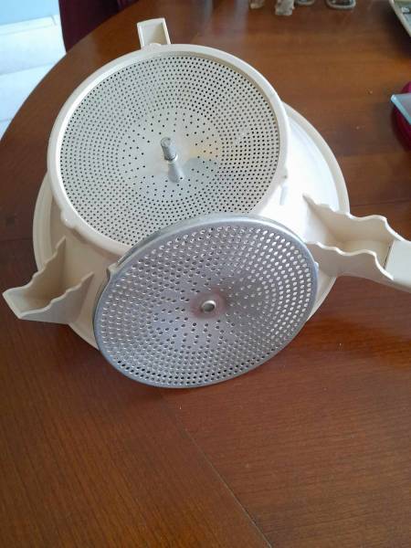 Vente Moulin à légume plastique 22,5 cm