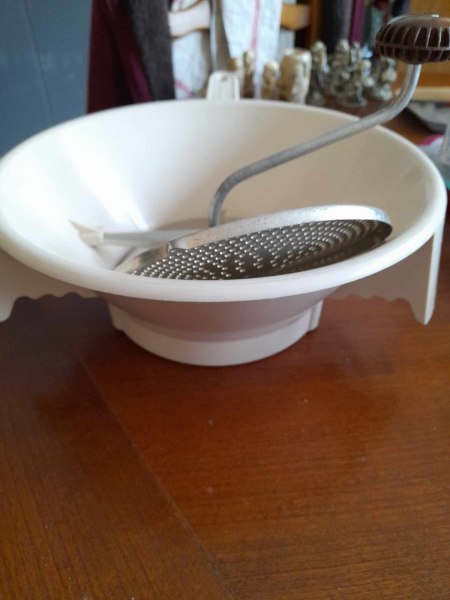 Moulin à légume plastique 22,5 cm pas cher