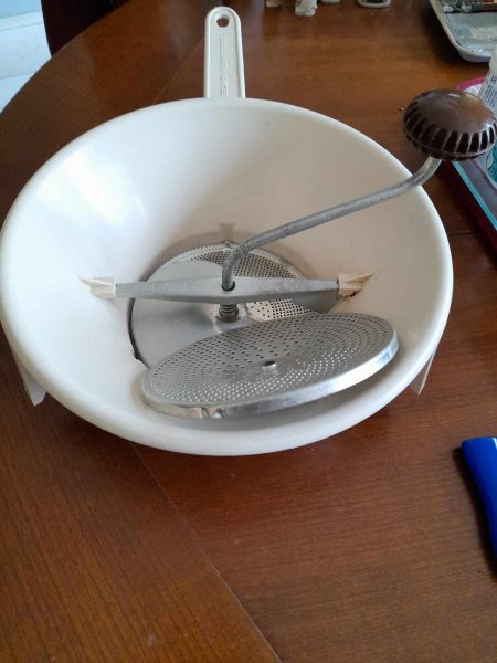 Annonce Moulin à légume plastique 22,5 cm