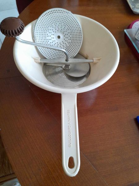 Moulin à légume plastique 22,5 cm