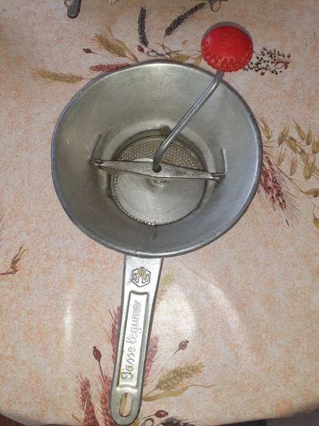 Moulin à légumes - passe légumes