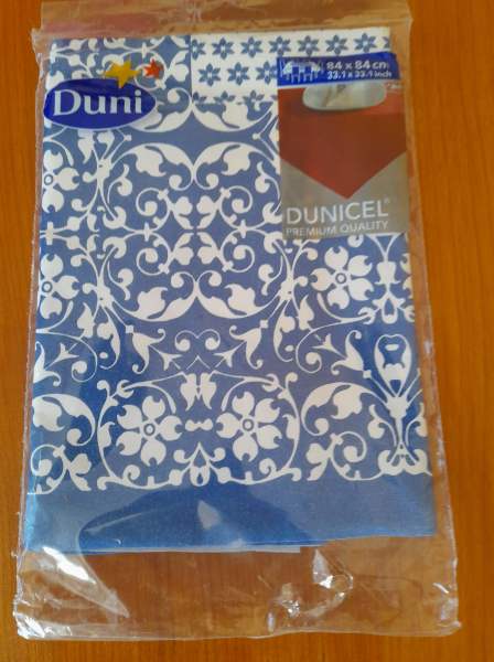 Nappe en papier bleu et blanc 84 x 84 cm