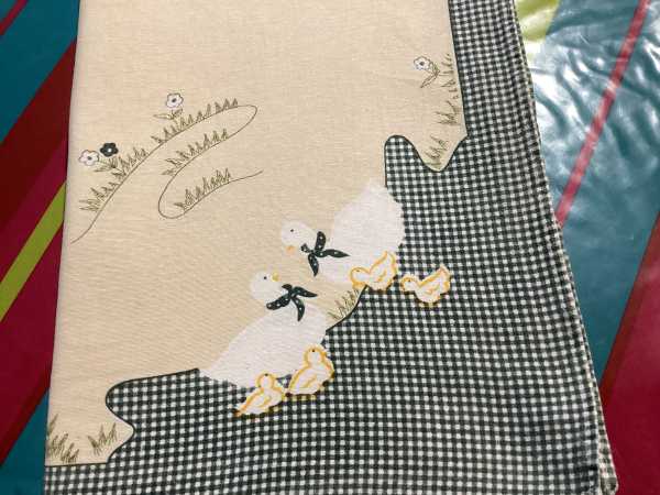 Annonce Nappe motifs canards 1.30mx2.20m