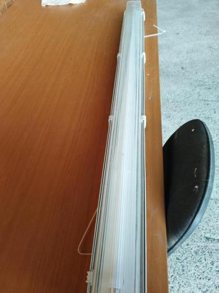 Néon 125 cm fonctionnelle : 10 €