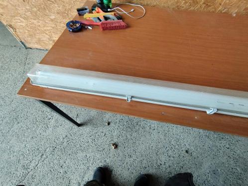 Vente Néon 125 cm fonctionnelle : 10 €