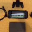 Nintendo switch noire v1 avec tout ses accessoires pas cher