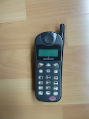 "ola", un des 1ers téléphones portables