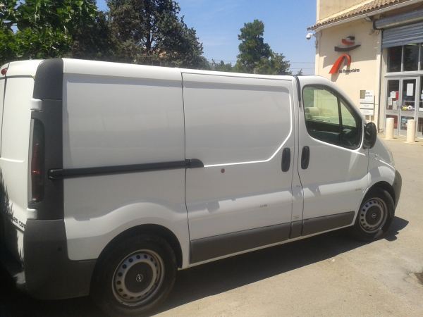 Annonce Opel vivaro 2.5 cdti  32995 km 1ere main