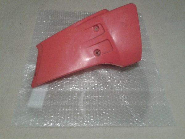 Ouie de réservoir droite yamaha 600 xt  2kf 1988