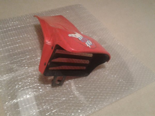 Annonce Ouie  de réservoir gauche yamaha  600 xt 2kf 1988