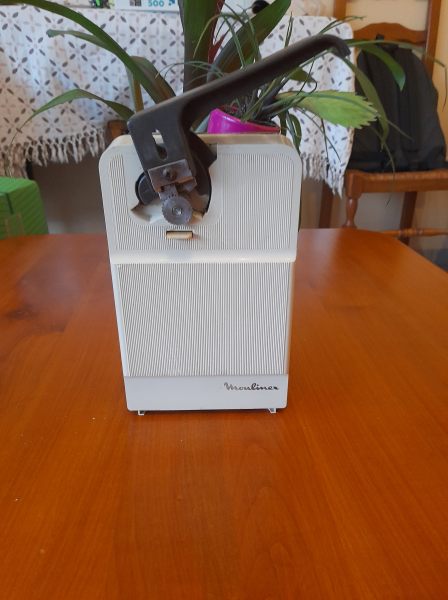 Ouvre boite &eacute;lectrique moulinex  type 343