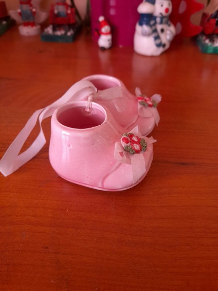 Paire de chaussons de b&eacute;b&eacute; rose en c&eacute;ramique pas cher