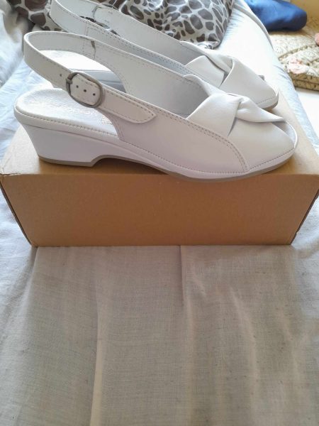 Annonce Paire de chaussure sandales  38