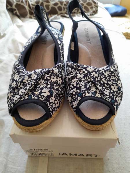 Paire de chaussure sandales  pointure: 38