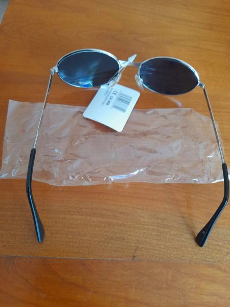 Annonce Paire de lunettes de soleil uv 400