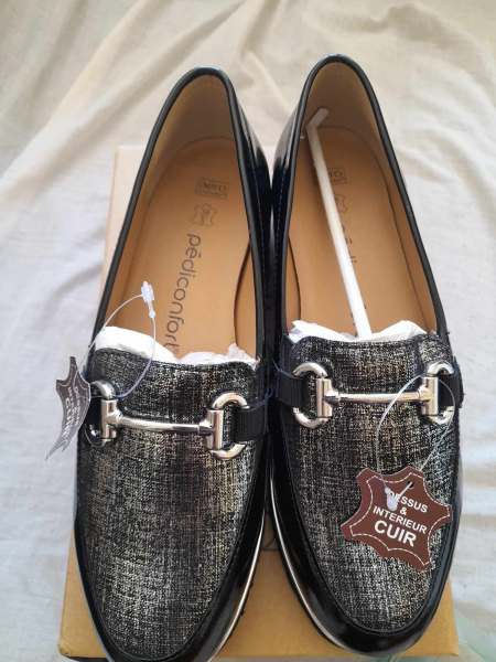 Annonce Paire de mocassin femme 38  noir