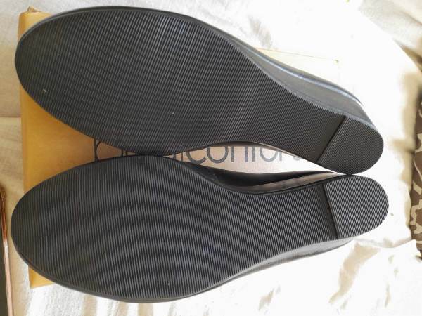 Annonce Paire de mocassin femme  38 noir pediconfort