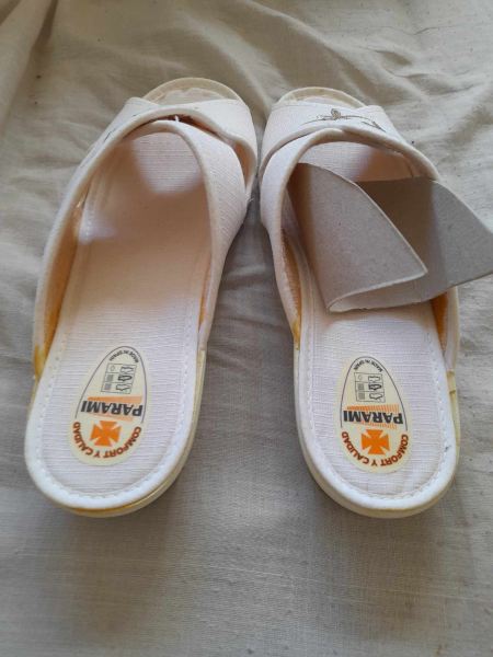 Vente Paire de mules brod&eacute;es dessus crois&eacute;  38