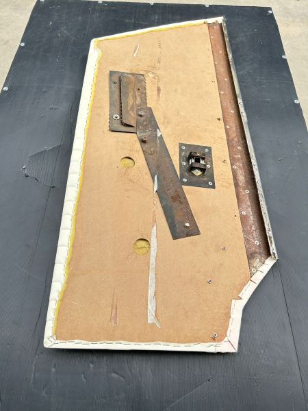 Annonce Panneaux de portes pour maserati indy