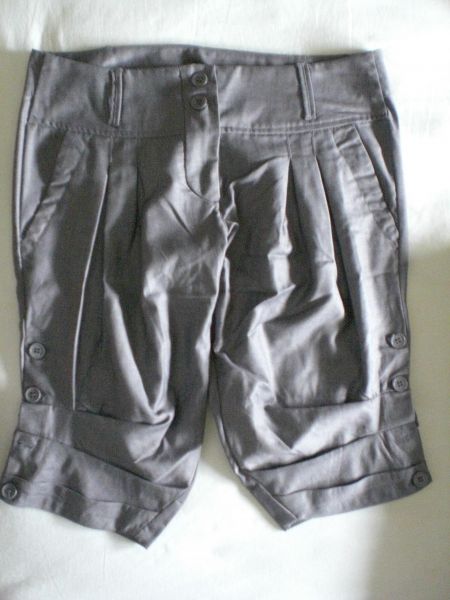 Vente Pantacourt gris t.40 ou t.38 neuf