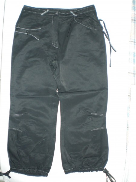 Annonce Pantacourt t.38 blanc ou noir