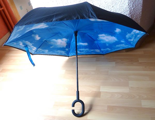 Parapluie canne &agrave; ouverture invers&eacute;e