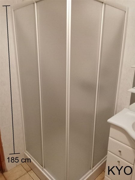 Parois douche carr&eacute;e acc&egrave;s d'angle droit blanc