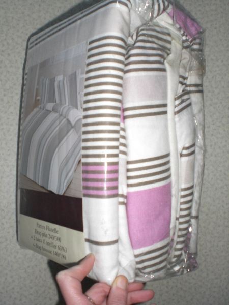 Parure de lit flanelle ou protege matelas neuf pas cher
