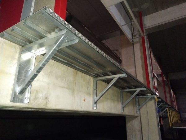 Passerelles en acier larm&eacute;