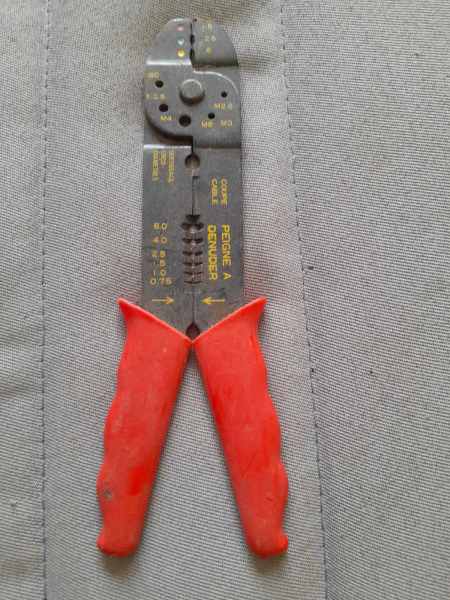 Peigne à dénuder / coupe cable / sertissage