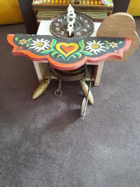 Annonce Pendulette en miniature de la forêt noire maison